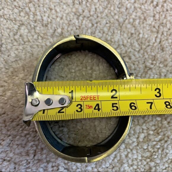 QUARTZ gold tone bangle clamper watch - Picture 9 of 10